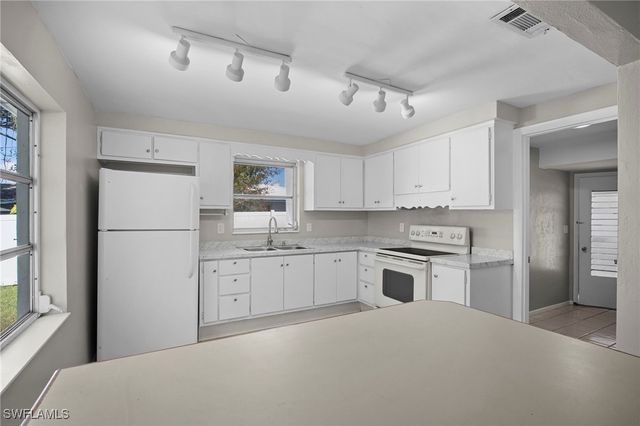 4244 Ellen AVE, Fort Myers, FL 33901