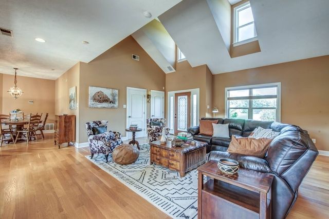 1215 Beaver Creek Dr, Mason, TN 38049