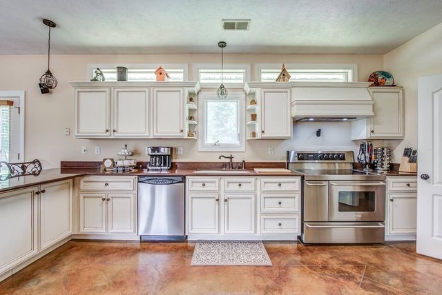 1215 Beaver Creek Dr, Mason, TN 38049