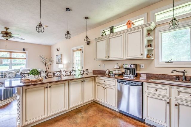 1215 Beaver Creek Dr, Mason, TN 38049