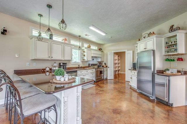 1215 Beaver Creek Dr, Mason, TN 38049