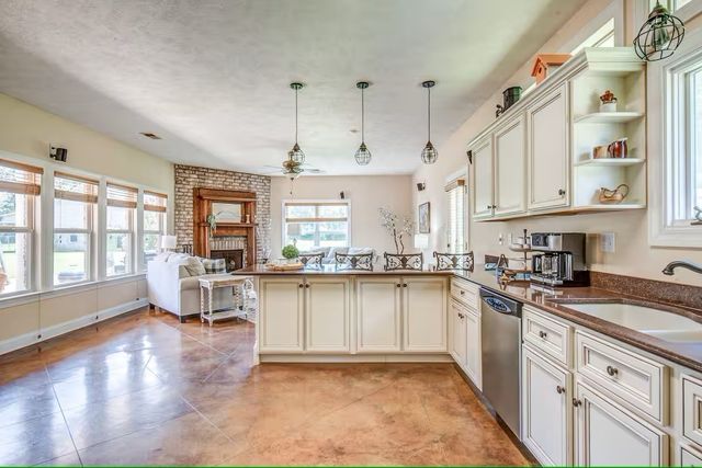 1215 Beaver Creek Dr, Mason, TN 38049