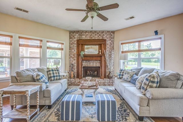 1215 Beaver Creek Dr, Mason, TN 38049