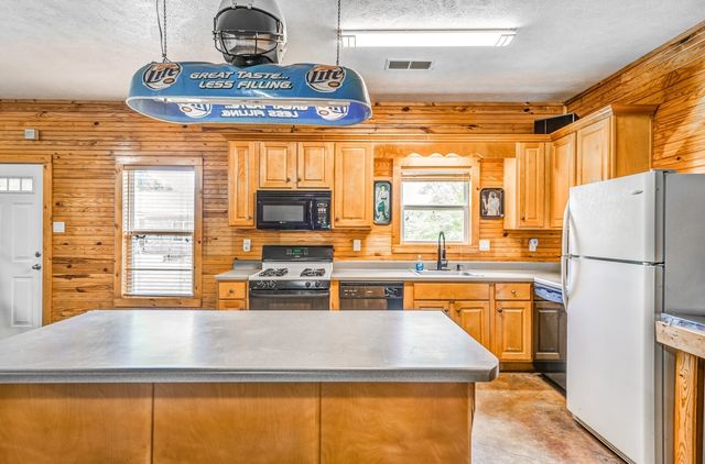 1215 Beaver Creek Dr, Mason, TN 38049