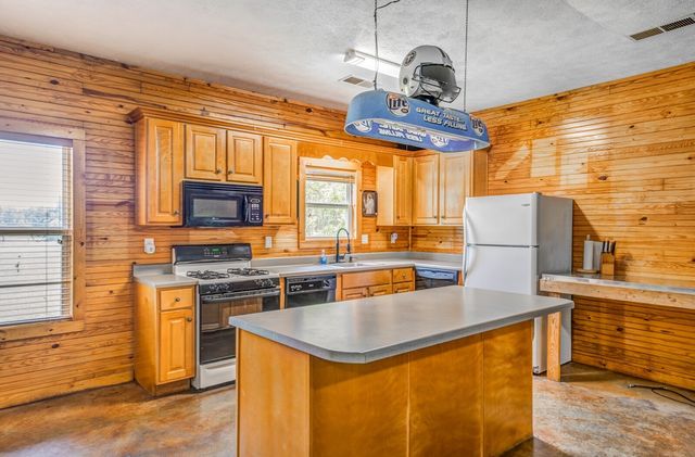 1215 Beaver Creek Dr, Mason, TN 38049