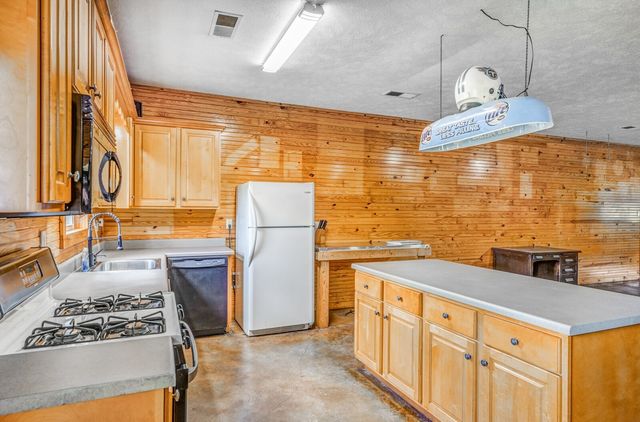 1215 Beaver Creek Dr, Mason, TN 38049