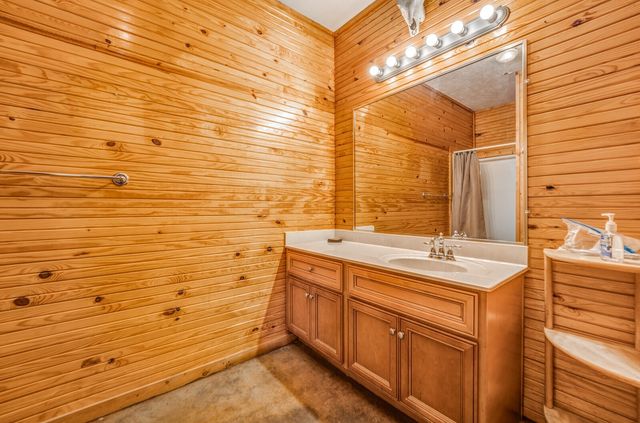 1215 Beaver Creek Dr, Mason, TN 38049