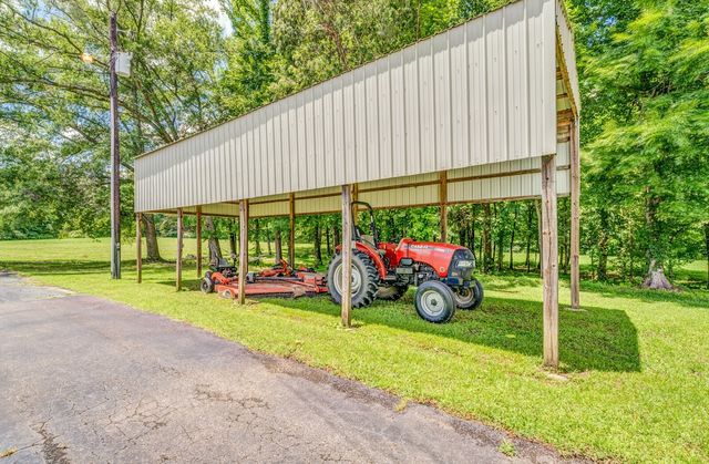 1215 Beaver Creek Dr, Mason, TN 38049