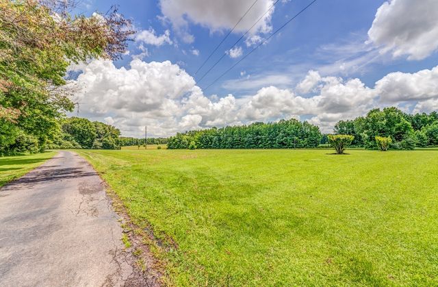 1215 Beaver Creek Dr, Mason, TN 38049