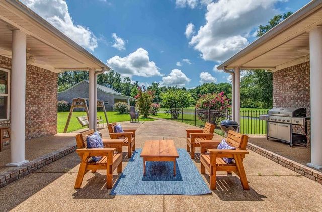 1215 Beaver Creek Dr, Mason, TN 38049