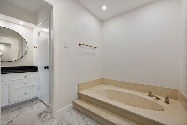 701 Rocky Canyon Road, Arlington, TX 76012