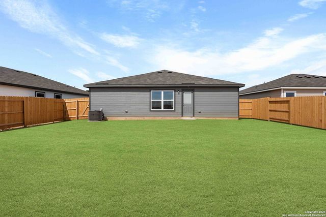 16132 Farmer, Lytle, TX 78052