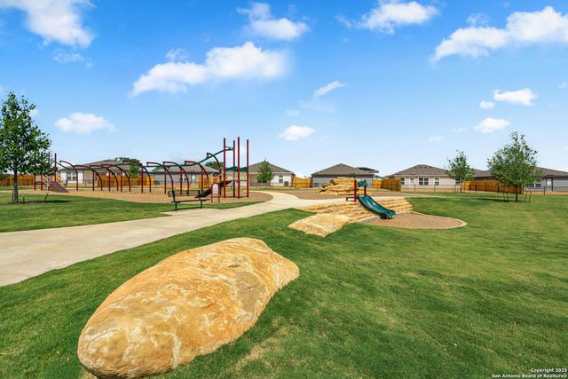 16132 Farmer, Lytle, TX 78052