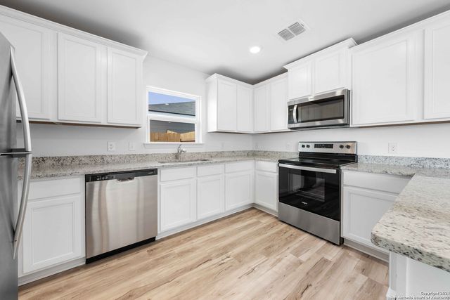 16132 Farmer, Lytle, TX 78052