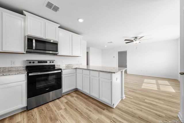 16132 Farmer, Lytle, TX 78052