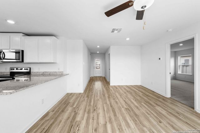 16132 Farmer, Lytle, TX 78052