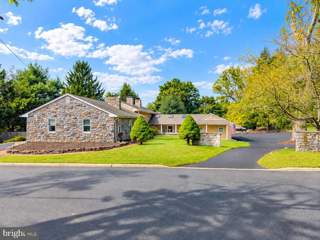 4 LAFAYETTE AVE, TITUSVILLE, NJ 08560 — exterior
