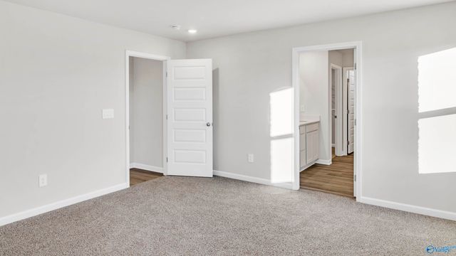 9938 Sequoyah Cove Drive SE, Owens Cross Roads, AL 35763