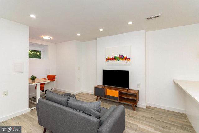 1741 1ST ST NW #2, Washington, DC 20001