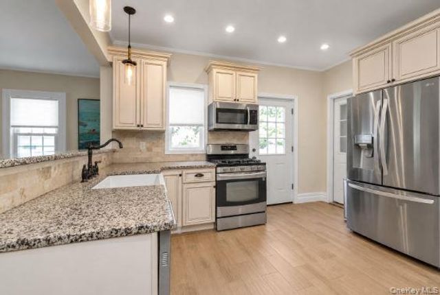 64 Tooker Avenue, Oyster Bay, NY 11771