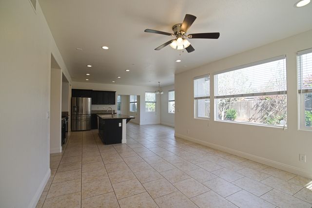 2160 N Stokes Court, Visalia, CA 93291