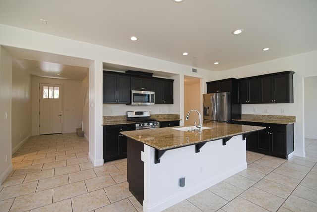 2160 N Stokes Court, Visalia, CA 93291