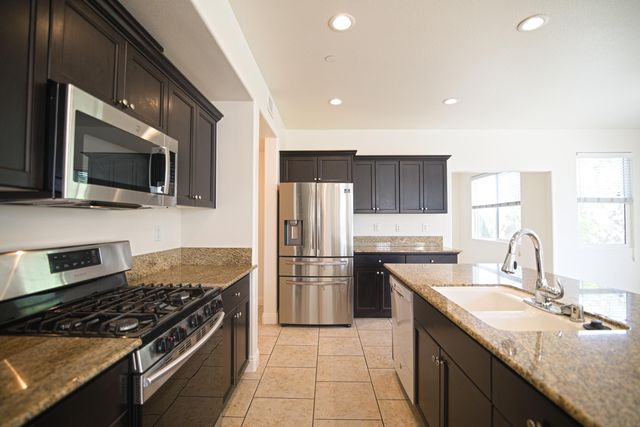 2160 N Stokes Court, Visalia, CA 93291