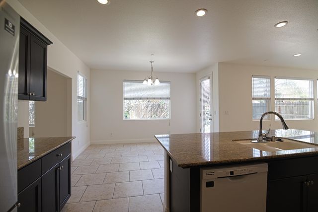 2160 N Stokes Court, Visalia, CA 93291