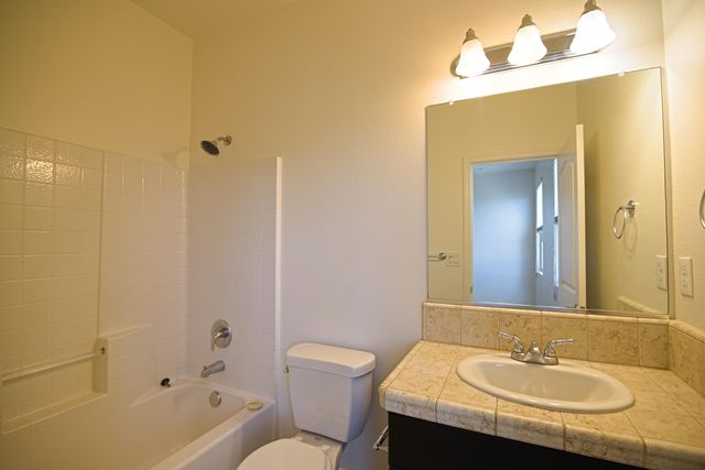 2160 N Stokes Court, Visalia, CA 93291