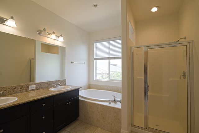 2160 N Stokes Court, Visalia, CA 93291