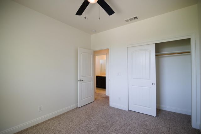 2160 N Stokes Court, Visalia, CA 93291