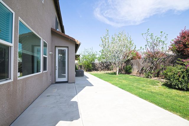 2160 N Stokes Court, Visalia, CA 93291