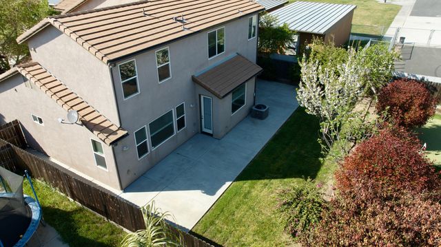 2160 N Stokes Court, Visalia, CA 93291
