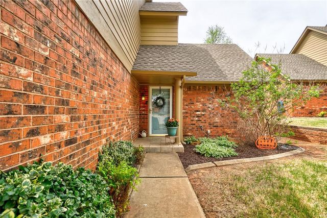 20 Coventry Court, Edmond, OK 73012