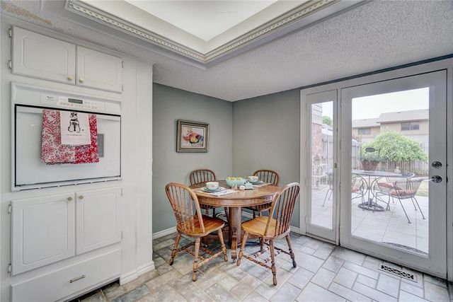 20 Coventry Court, Edmond, OK 73012