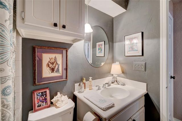 20 Coventry Court, Edmond, OK 73012