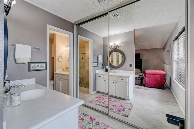 20 Coventry Court, Edmond, OK 73012