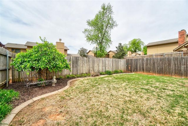 20 Coventry Court, Edmond, OK 73012