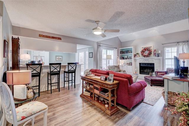 20 Coventry Court, Edmond, OK 73012