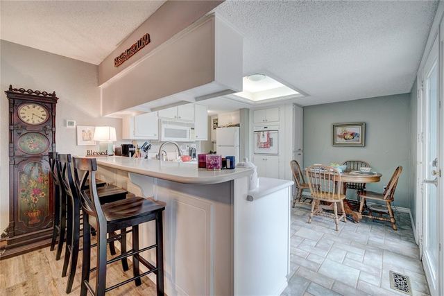 20 Coventry Court, Edmond, OK 73012
