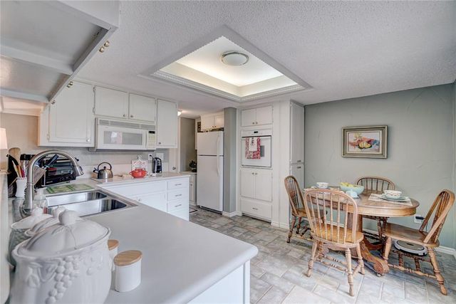 20 Coventry Court, Edmond, OK 73012
