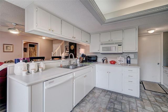 20 Coventry Court, Edmond, OK 73012