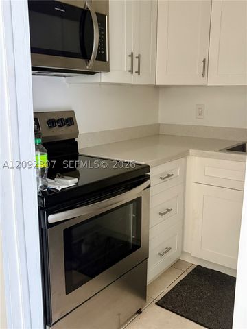 5050 NW 7th St 309, Miami, FL 33126