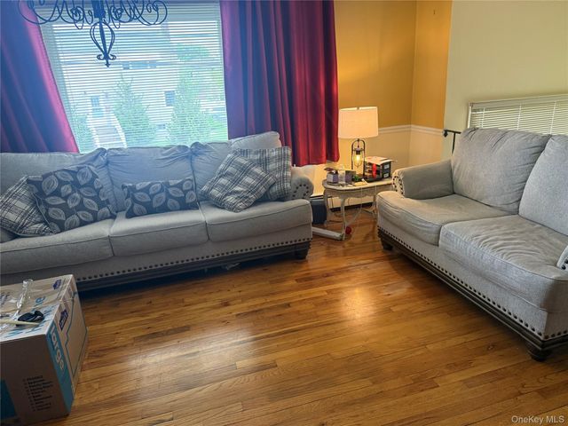 15 3rd Avenue, East Rockaway, NY 11518