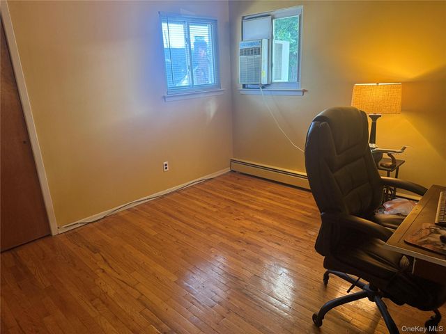15 3rd Avenue, East Rockaway, NY 11518