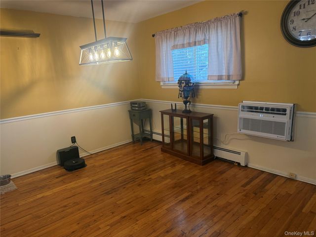 15 3rd Avenue, East Rockaway, NY 11518