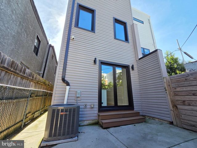 2662 BRADDOCK ST, Philadelphia, PA 19125
