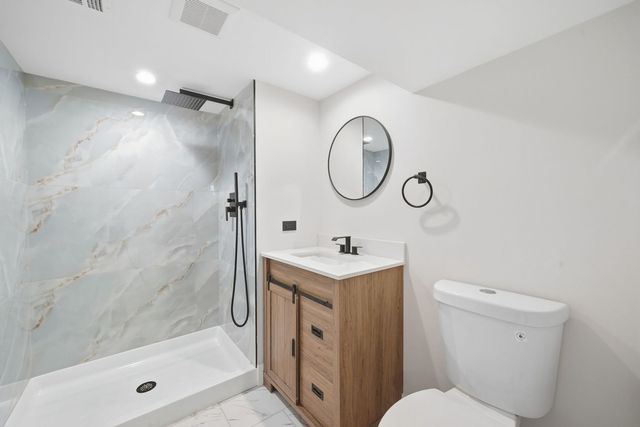8718 S Euclid Avenue, Chicago, IL 60617