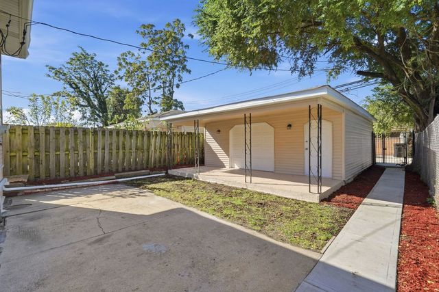 8718 S Euclid Avenue, Chicago, IL 60617