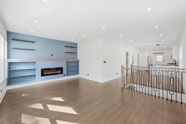 8718 S Euclid Avenue, Chicago, IL 60617